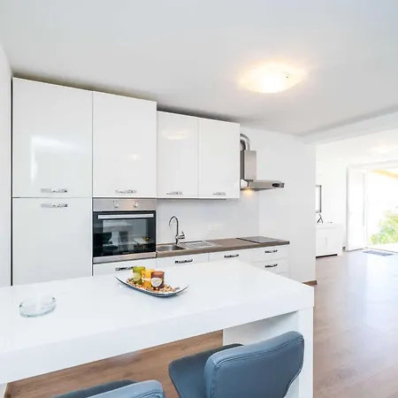 アパート Marnic ムリニ