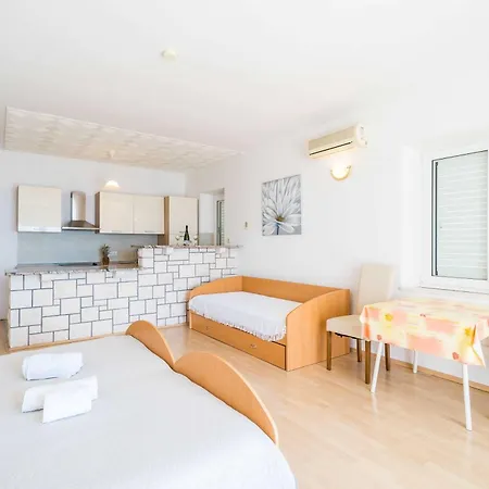 Apartment Marnic *