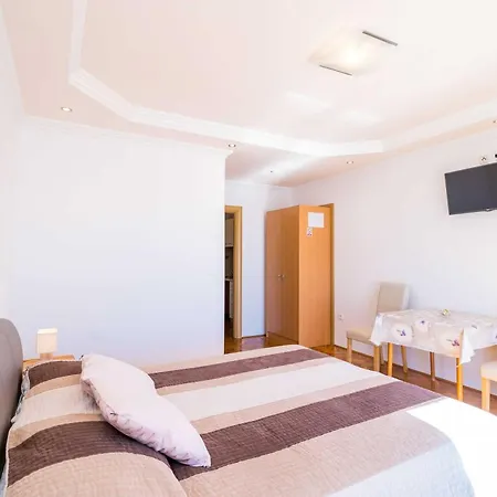 Apartment Marnic *